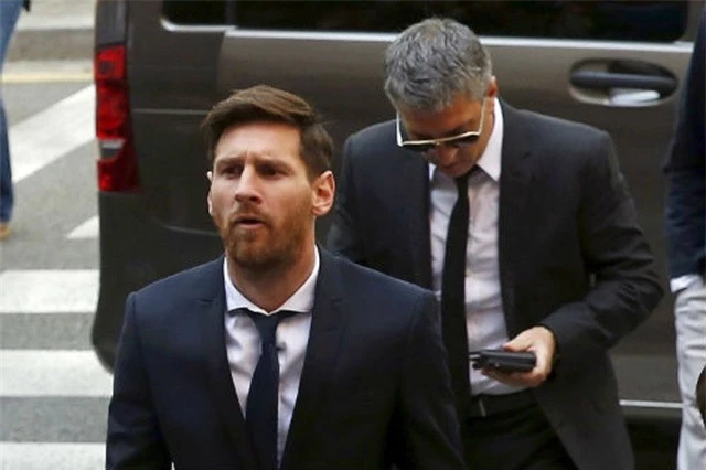 Điểm lại những lần Lionel Messi suýt rời khỏi Barcelona - 2