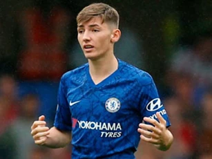 "Thần đồng" của Chelsea thường mặc áo Liverpool khi ở nhà