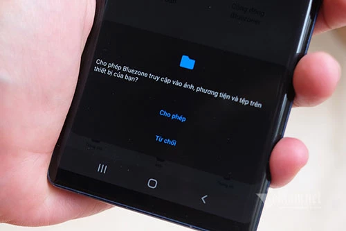 Chọn cho phép để cấp quyền cho ứng dụng Bluezone. 