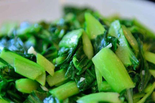 Khi xào rau, đừng cho thẳng vào chảo, làm thêm bước này, món rau xào sẽ xanh mướt và không có nước