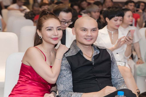 Bị đồn khoe con để che đậy giới tính, NSƯT Kim Tiểu Long công khai luôn vợ khả ái