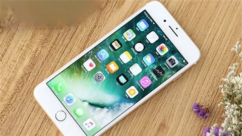 iPhone 7 Plus giảm giá 'sập sàn' tại VN, khiến fan phát cuồng