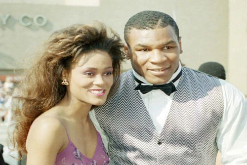 Mike Tyson và Robin Givens thuở còn mặn nồng.