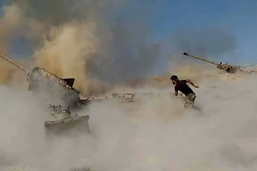 Pháo binh Syria tấn công dữ dội các vị trí của phiến quân tại Idlib. Ảnh: Al Masdar News.