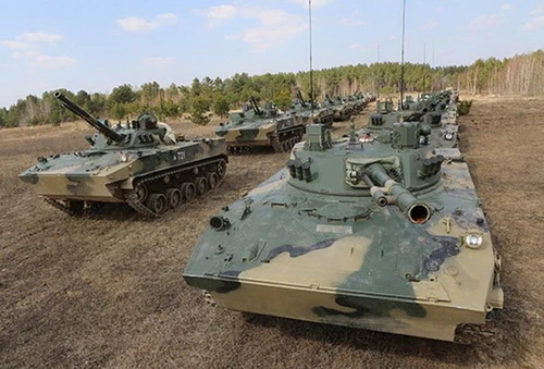 Các xe thiết giáp của lực lượng đổ bộ đường không Nga. Ảnh: TASS.