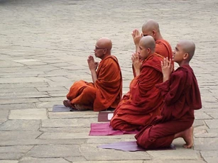 Phật hỏi: "Sống trên đời, điều gì khiến con người ta vui vẻ sung sướng" và câu trả lời không ai ngờ