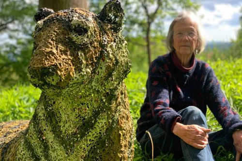 Mang quân số đông đảo đến vây bắt hổ dữ, lực lượng cảnh sát ngớ người khi phát hiện... đây là vật trưng bày