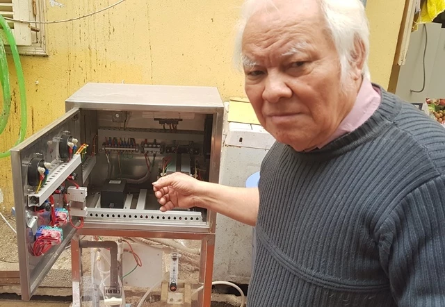 TS Nguyễn Văn Khải - một trong những nhà khoa học nhiều năm nghiên cứu dung dịch hoạt hóa điện hóa và chiếc máy sản xuất nước anolyt do ông chế tạo.