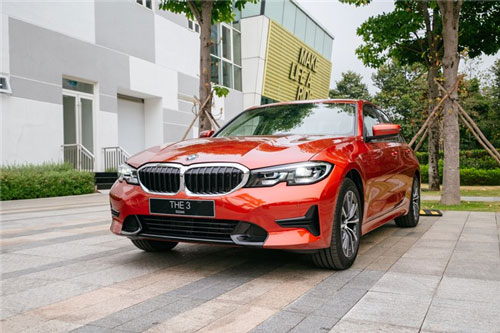 Dưới 2 tỷ, chọn Mercedes-Benz C 200 Exclusive hay BMW 320i Sport Line?