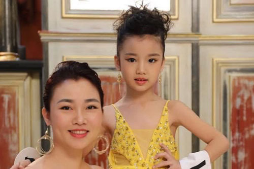 Hoa hậu Hoàn vũ nhí ước mơ làm thơ song ngữ