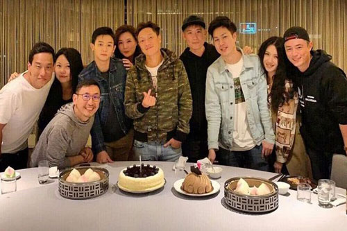 Không sợ Lâm Tâm Như nổi cơn ghen, Hoắc Kiến Hoa chụp hình thân mật với gái xinh