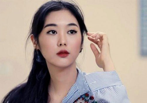 Giục 5 lần 7 lượt bạn trai không chịu làm đám cưới, mẹ anh đặt xấp tiền trước mặt bảo: 'Để bác rước con về'