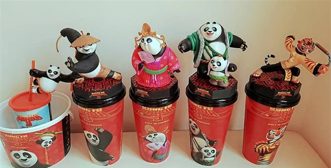 Những chiếc ly từ các bộ phim nổi tiếng như Kungfu Panda, Minions, Inside out... có mặt đầy đủ trong nhà giọng ca Xinh.
