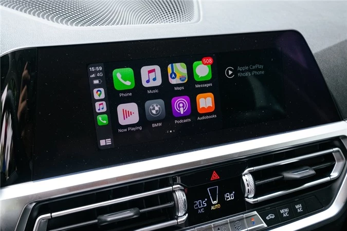 Duoi 2 ty, chon Mercedes-Benz C 200 Exclusive hay BMW 320i Sport Line? hinh anh 13 Ket_noi_Apple_Carplay_khong_day.jpg