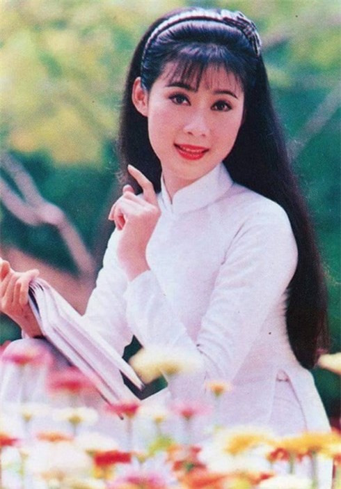 Nhan sắc hội đại mỹ nhân lừng lẫy Vbiz một thời: Nghệ sĩ Chiều Xuân hơn 30 năm vẫn quá đỉnh, Lê Khanh, Diễm Hương ra sao? - Ảnh 12. Nhan sắc hội đại mỹ nhân lừng lẫy Vbiz một thời: Nghệ sĩ Chiều Xuân hơn 30 năm vẫn quá đỉnh, Lê Khanh, Diễm Hương ra sao? - Ảnh 12.