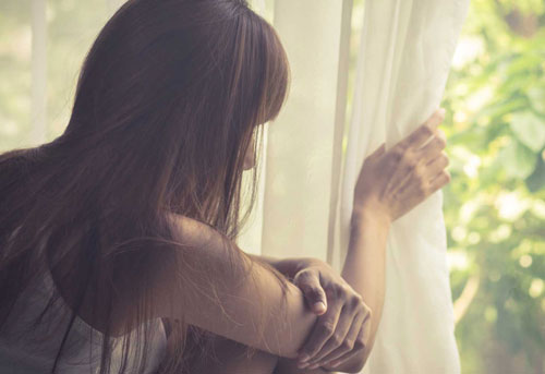 Đưa con đi cấp cứu, tôi sửng sốt khi thấy anh rể đang bế người phụ nữ sắp sinh vào phòng nhưng người đi cùng anh mới khiến tôi "choáng váng"