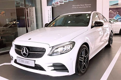 Mercedes-Benz C300 2020 giảm giá tới 200 triệu, khiến fan 'phát sốt'