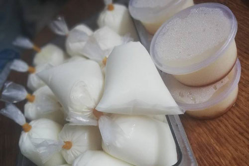 Mẹo làm sữa chua túi dẻo ngon, không sợ đóng đá