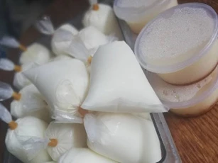 Mẹo làm sữa chua túi dẻo ngon, không sợ đóng đá