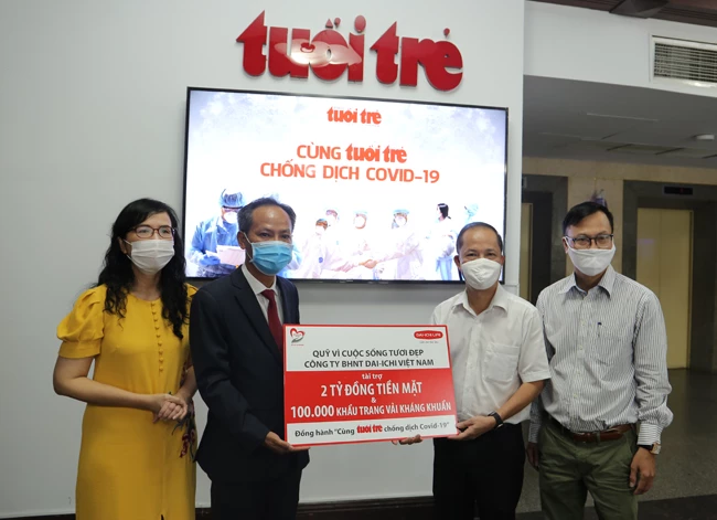 Dai-Ichi Việt Nam tài trợ 2 tỉ đồng và 100.000 khẩu trang vải kháng khuẩn để chống dịch Covid-19 Dai-Ichi Việt Nam tài trợ 2 tỉ đồng và 100.000 khẩu trang vải kháng khuẩn để chống dịch Covid-19