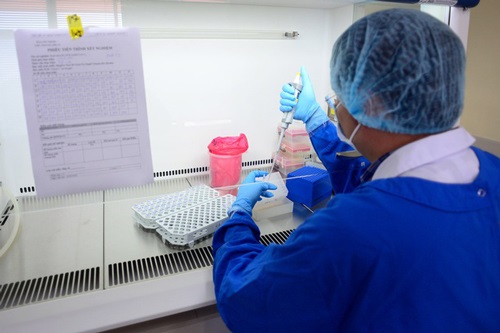 Xét nghiệm COVID-19 tới 4 lần cho người nhập cảnh