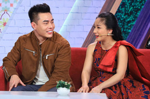 Lê Dương Bảo Lâm hay rải tiền khắp nhà cho vợ nhặt