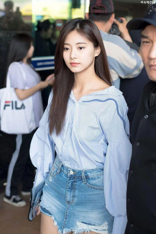 Tzuyu luôn có tên trong các BXH nhan sắc hàng đầu ở Hàn. Tzuyu luôn có tên trong các BXH nhan sắc hàng đầu ở Hàn.