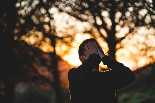 Biểu hiện cho thấy chàng không còn hạnh phúc khi ở bên bạn