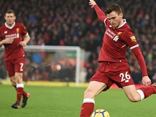 Robertson trở thành báu vật của Liverpool nhờ có bàn chân dị biệt
