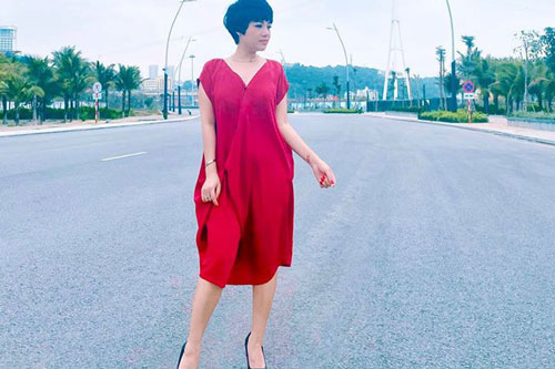 Ngọc Khuê: “Con trai chăm mẹ như em bé, thường xuyên hối mẹ lấy chồng”