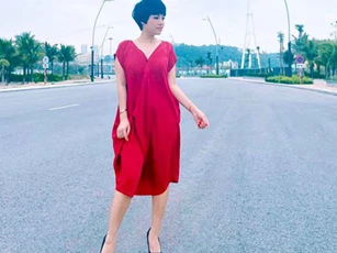 Ngọc Khuê: “Con trai chăm mẹ như em bé, thường xuyên hối mẹ lấy chồng”