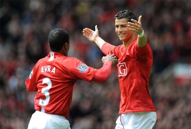 HLV Ferguson từng từ chối để Evra gia nhập Real Madrid - 1 HLV Ferguson từng từ chối để Evra gia nhập Real Madrid - 1