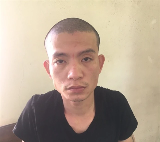 Khống chế đối tượng nghi “ngáo đá”, cầm kiếm truy sát bố mẹ - 1 Khống chế đối tượng nghi “ngáo đá”, cầm kiếm truy sát bố mẹ - 1