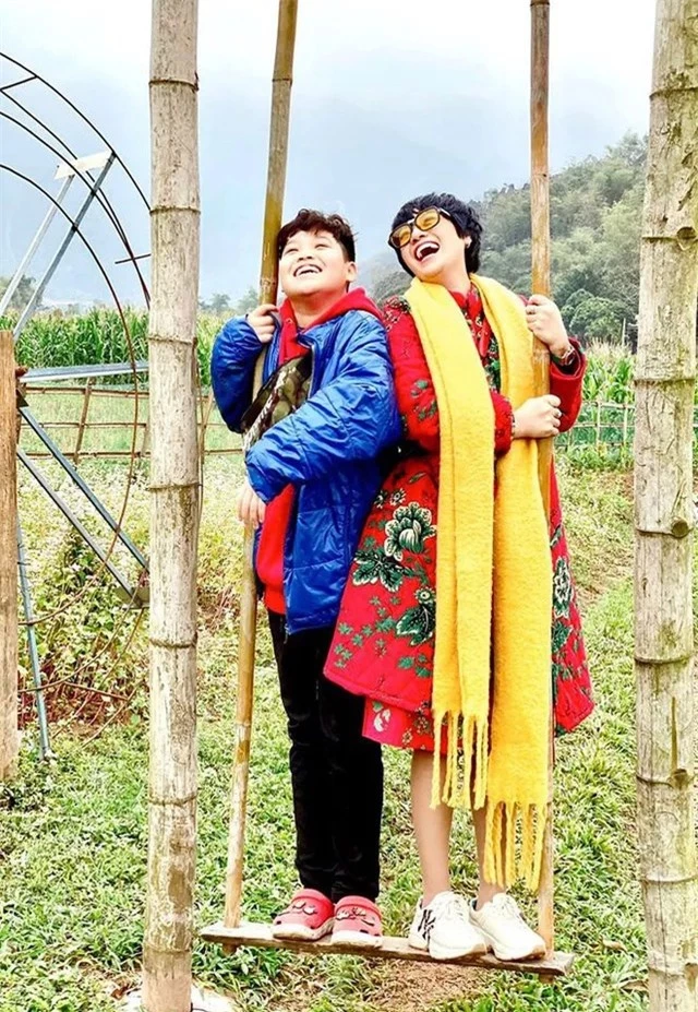 Ngọc Khuê: “Con trai chăm mẹ như em bé, thường xuyên hối mẹ lấy chồng” - 2 Ngọc Khuê: “Con trai chăm mẹ như em bé, thường xuyên hối mẹ lấy chồng” - 2