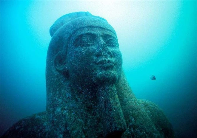 Tìm thấy thành phố cổ huyền thoại ngàn năm dưới đáy biển Ai Cập - Ảnh 2.