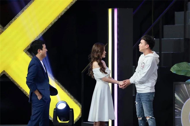 Tưởng crush Quốc Trường, Midu quay sang thả thính Hồ Quang Hiếu trên sóng truyền hình - Ảnh 6. Tưởng crush Quốc Trường, Midu quay sang thả thính Hồ Quang Hiếu trên sóng truyền hình - Ảnh 6.
