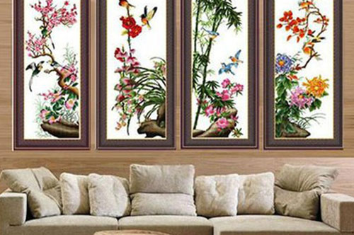 Cách treo tranh thêu chữ thập trong nhà hợp phong thủy để gia đình luôn gặp may mắn