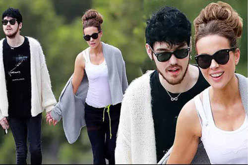 Kate Beckinsale ca ngợi tình trẻ kém 22 tuổi là "bạn trai hoàn hảo cho giãn cách xã hội"