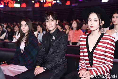 Những khung hình chụp chung gây tranh cãi nhất Cbiz: Địch Lệ Nhiệt Ba không đẹp như tưởng tượng