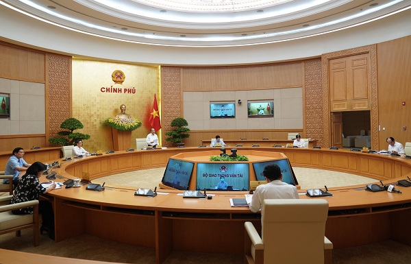 Thủ tướng: Phải xắn tay áo lên, vào cuộc gỡ khó cho sản xuất kinh doanh