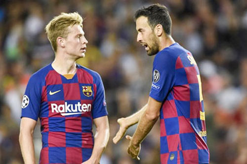 Hàng tiền vệ Barca 'khủng hoảng thừa'