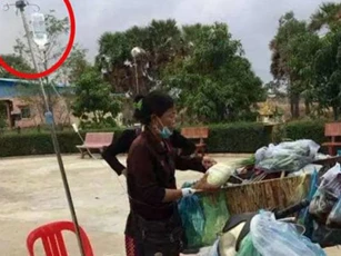 Người mẹ đứng bán rau ở đường và chi tiết khiến ai nấy đều rớt nước mắt