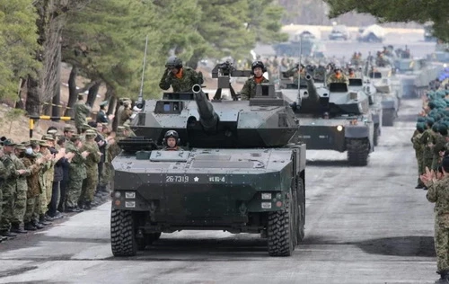 Các xe tăng bánh lốp Type 16 của Nhật Bản. Ảnh: Defence Blog.