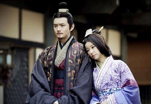 Số phận trái ngược của 2 nữ nhân cùng tên được gả vào hoàng tộc: Người hồng nhan tri kỷ với Hoàng đế, người hồng nhan họa thủy bị công khai xử trảm