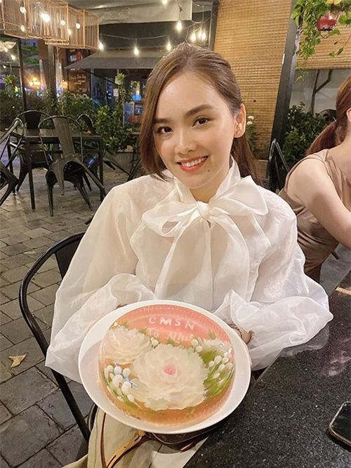 Tố Nhưtừng lọt top 10 Hoa hậu Việt Nam 2016. Cô ít hoạt động showbiz để dành thời gian cho gia đình. Người đẹp cũng lấn sân kinh doanh khi khai trương cửa hàng cho mẹ và bé hồi đầu năm 2020.