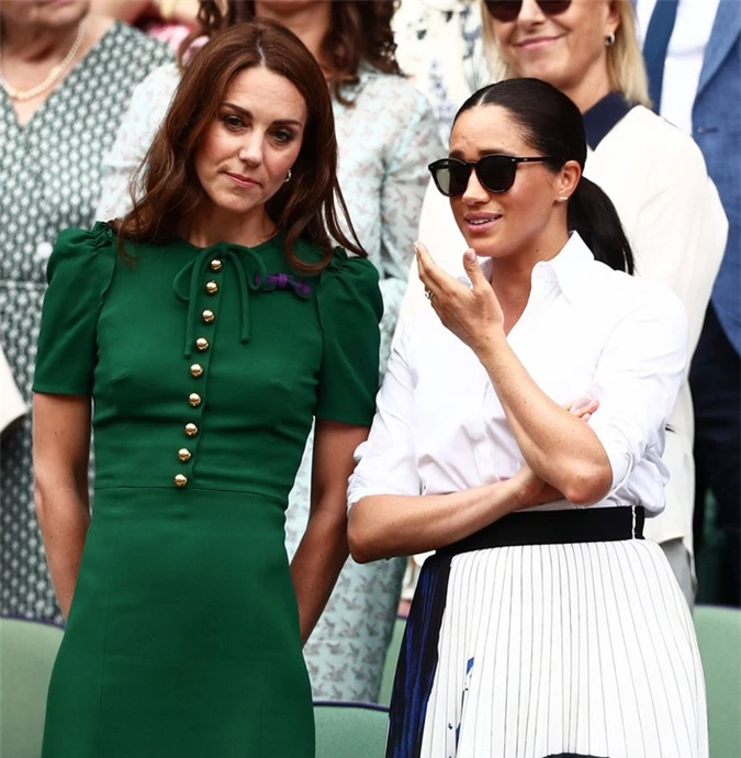Được hoàng gia Anh ưu ái nhưng Công nương Kate vẫn bị chê thua kém em dâu Meghan Markle ở điểm này - Ảnh 1. Được hoàng gia Anh ưu ái nhưng Công nương Kate vẫn bị chê thua kém em dâu Meghan Markle ở điểm này - Ảnh 1.