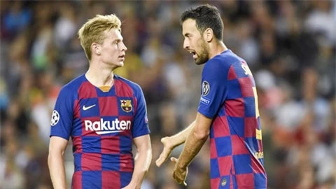 Hàng tiền vệ Barca 'khủng hoảng thừa'