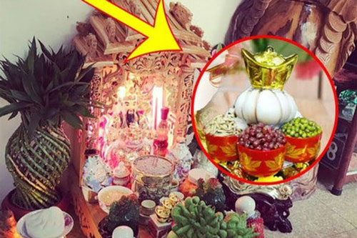 Đúng sáng ngày Rằm, đặt 5 củ tỏi lên bàn thờ thần Tài là tiền bạc "tíu tít gõ cửa" điềm dữ hóa lành