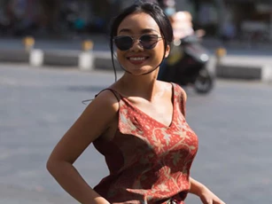 Đoan Trang tự tin xuống phố với làn da nâu nổi bật cùng nhan sắc tuổi 42