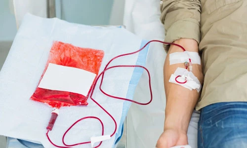 Truyền máu người trẻ vào cơ thể là một trong những công nghệ "trẻ mãi không già" đang dần phổ biến. Ảnh: Alamy.
